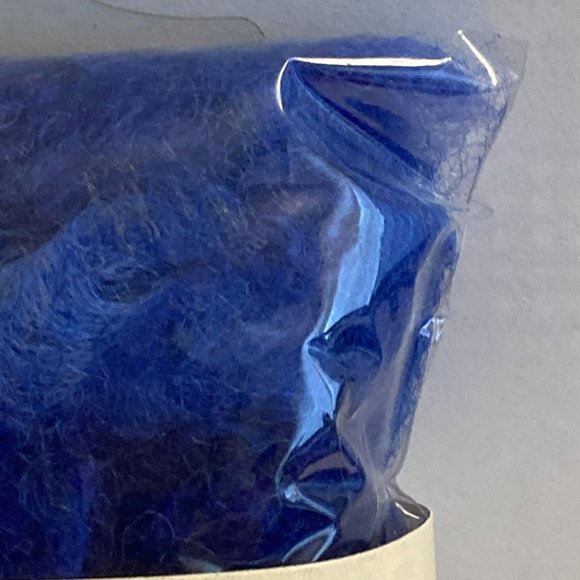 24 Dimensions FeltWorks 100% Wool Blue Curly Roving 0.25oz - Picture 3 of 16